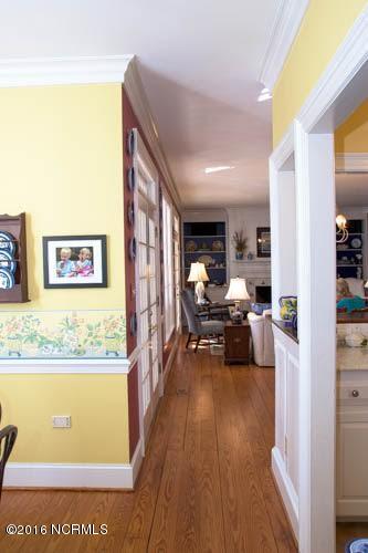 2711 East Fairway Road Morehead City, NC 28557 - Photo 17 of 52 Breakfast Area View Into Living