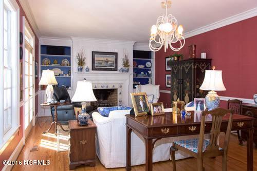 2711 East Fairway Road Morehead City, NC 28557 - Photo 19 of 52 Living Room View