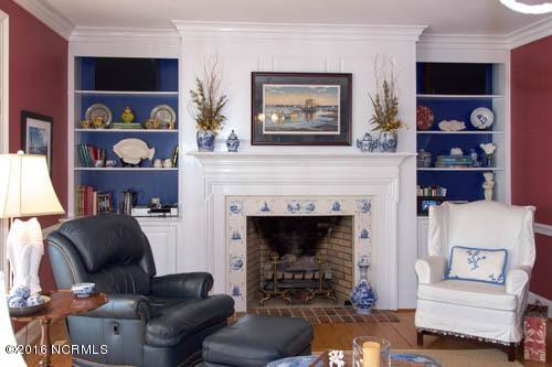 2711 East Fairway Road Morehead City, NC 28557 - Photo 20 of 52 Living Room, Fireplace and Built Ins