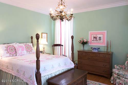 2711 East Fairway Road Morehead City, NC 28557 - Photo 29 of 52 1st Floor Bedroom