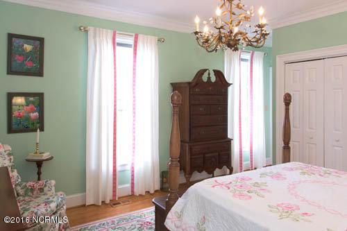 2711 East Fairway Road Morehead City, NC 28557 - Photo 30 of 52 1st Floor Bedroom