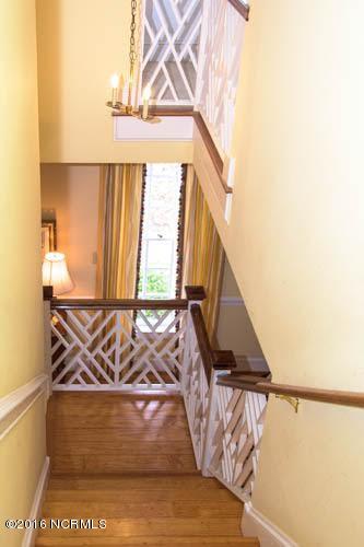 2711 East Fairway Road Morehead City, NC 28557 - Photo 32 of 52 Stairway