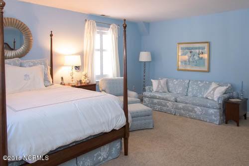 2711 East Fairway Road Morehead City, NC 28557 - Photo 33 of 52 Principal Bedroom