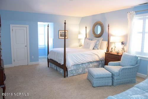 2711 East Fairway Road Morehead City, NC 28557 - Photo 34 of 52 Principal Bedroom