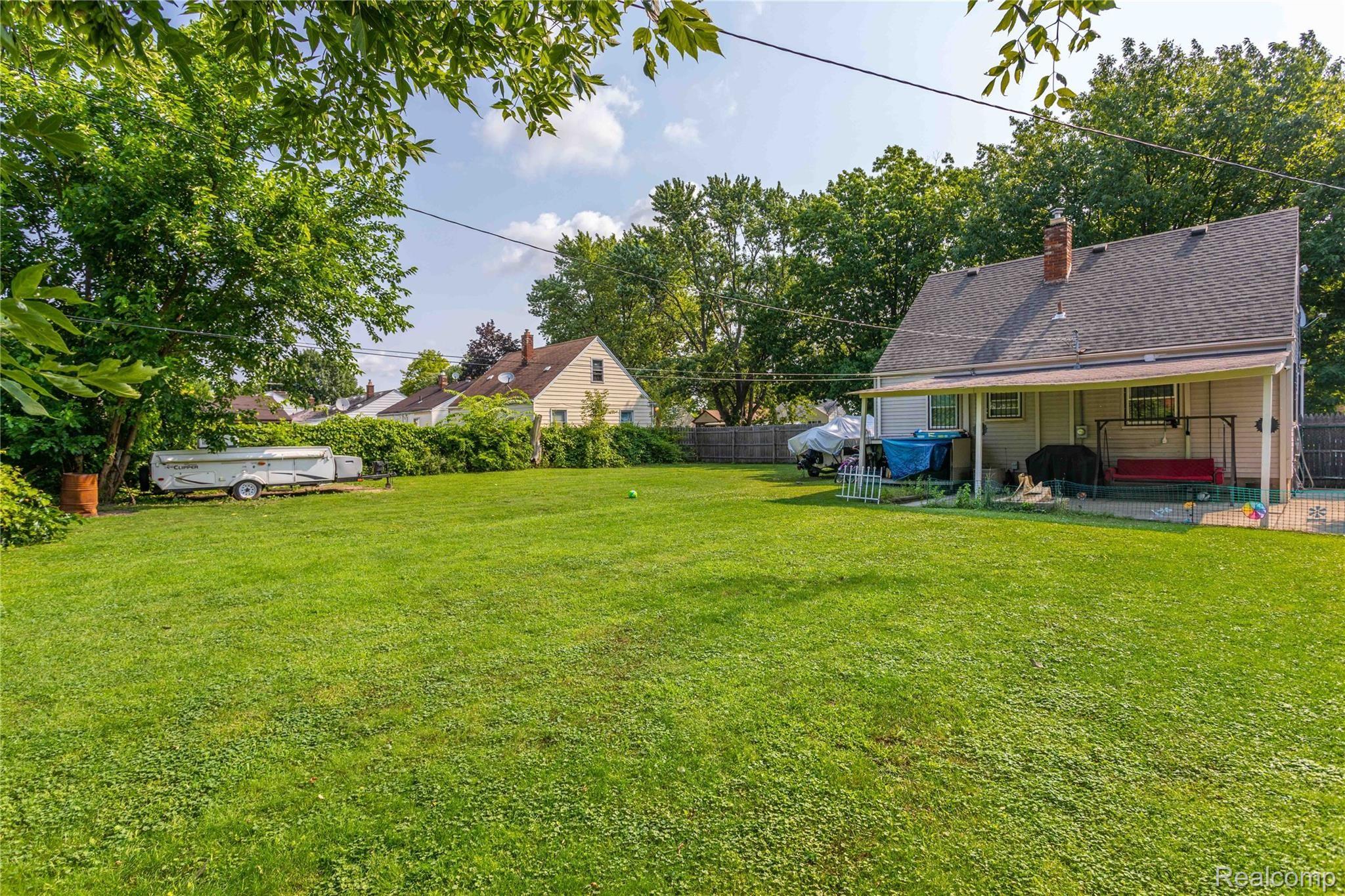 6417 Rutland Street Detroit, MI 48228 - Photo 8 of 29 21.jpg