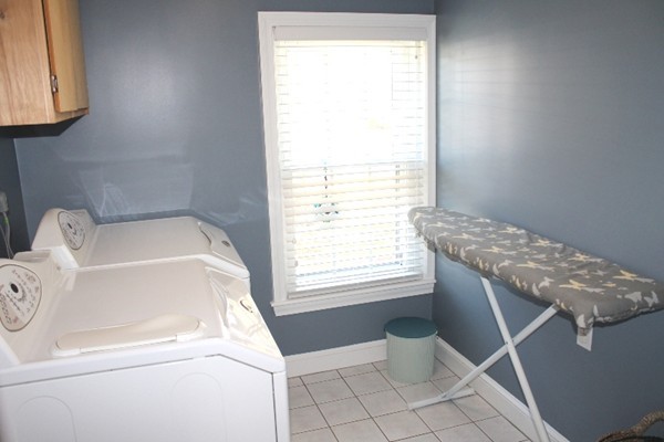 10 Longfellow Road Lexington, MA 02420 - Photo 15 of 29 a bathroom with a sink toilet and tub