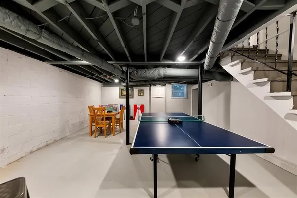 a view of livingroom with furniture