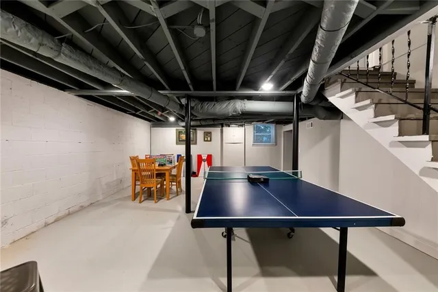a view of livingroom with furniture