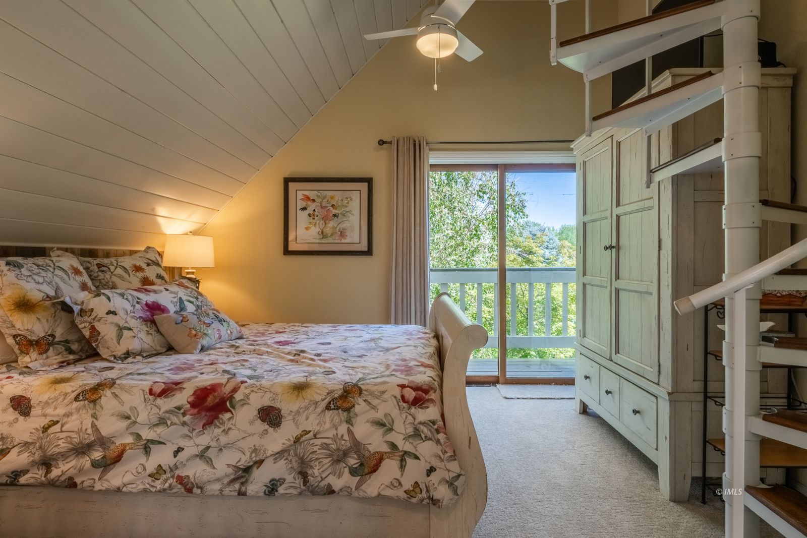 53 Ocean View Road Bishop, CA 93514 - Photo 16 of 34 Bedroom with Private Balcony