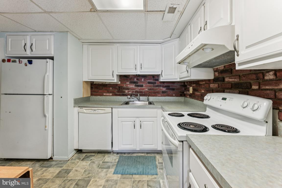 1501 Timber Creek Road Clementon, NJ 08021 - Photo 14 of 27 Kitchen