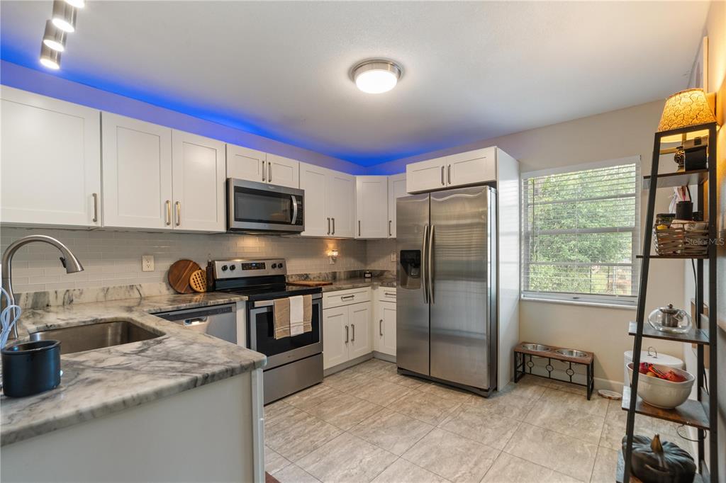 8901 Wayward Circle Hudson, FL 34667 - Photo 10 of 39