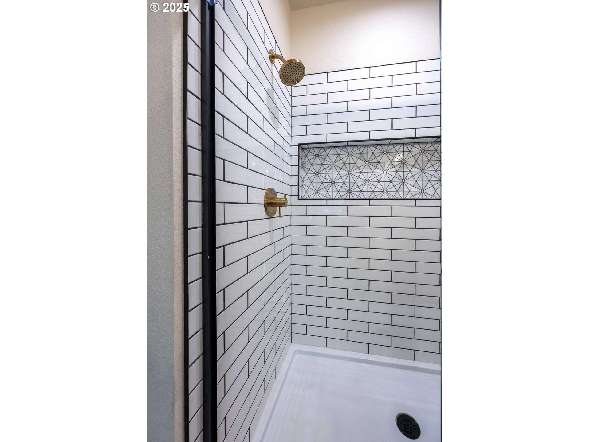 1 Bonnett Way Florence, OR 97439 - Photo 16 of 33 a bathroom with a shower