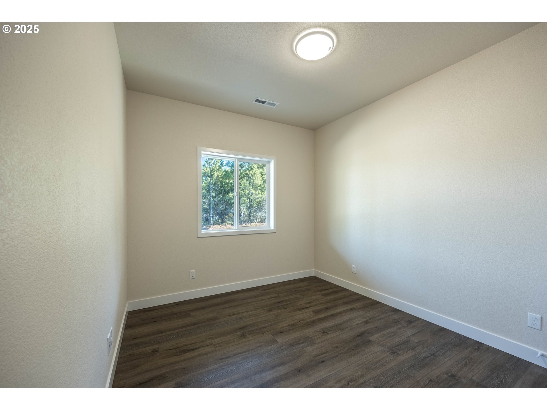 1 Bonnett Way Florence, OR 97439 - Photo 20 of 33 a view of an empty room with wooden floor and a window