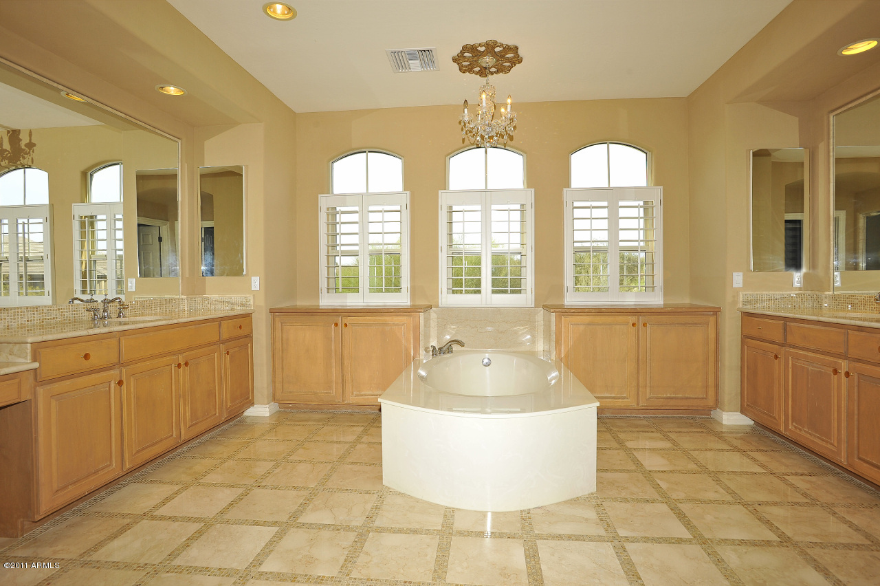 9176 East Mountain Spring Road Scottsdale, AZ 85255 - Photo 18 of 39 Master Bathroom