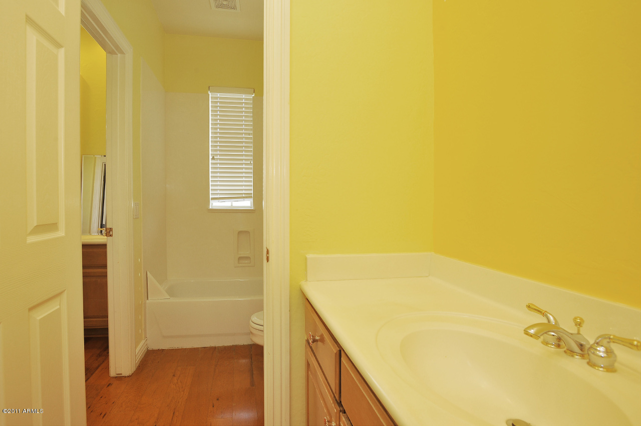 9176 East Mountain Spring Road Scottsdale, AZ 85255 - Photo 22 of 39 Jack-in-Jill Bathroom