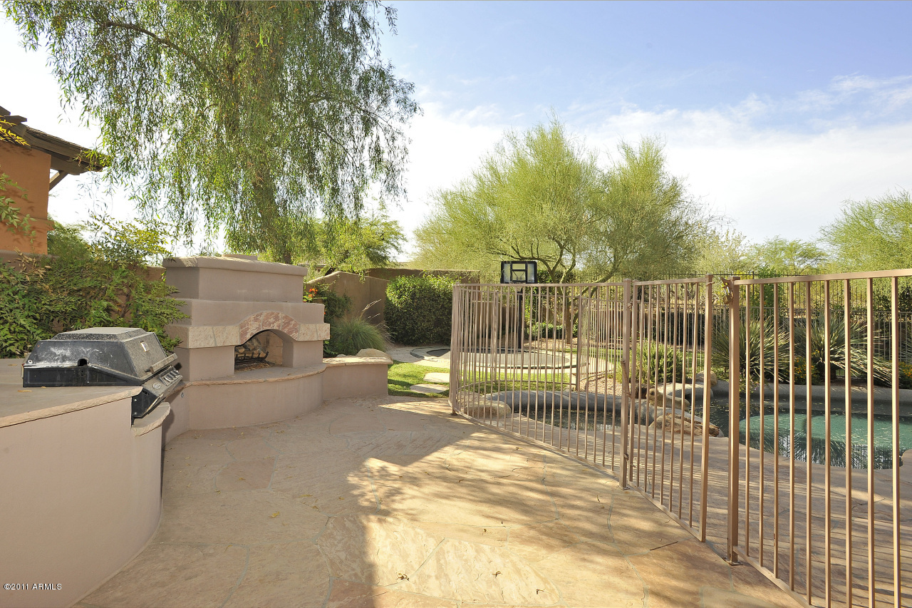 9176 East Mountain Spring Road Scottsdale, AZ 85255 - Photo 31 of 39 Backyard