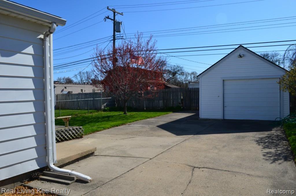 2694 Kenmore Road Berkley, MI 48072 - Photo 24 of 24 garage.jpg