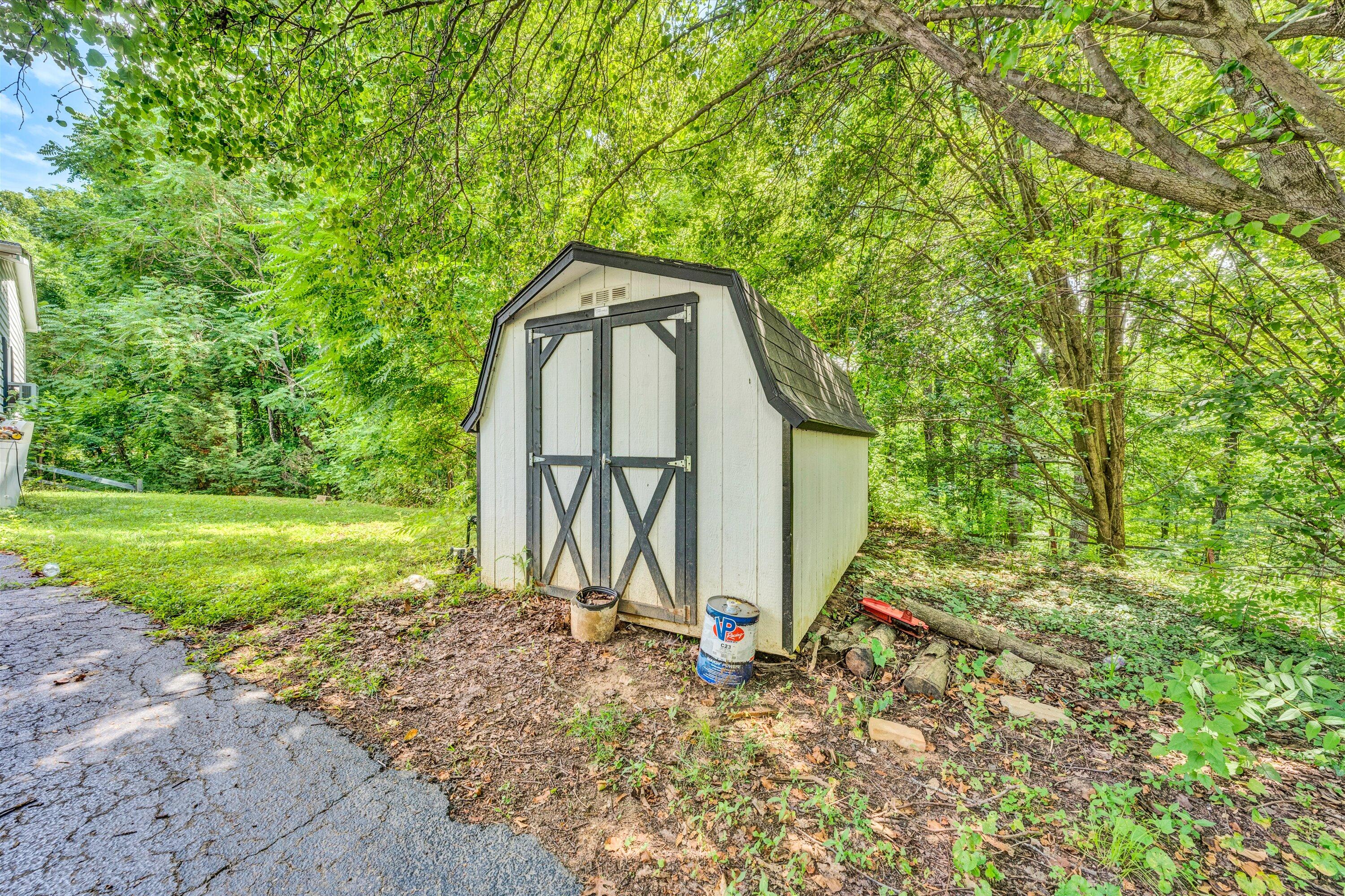 914 Givens Tyler Road Salem, VA 24153 - Photo 16 of 18 16-062020240123