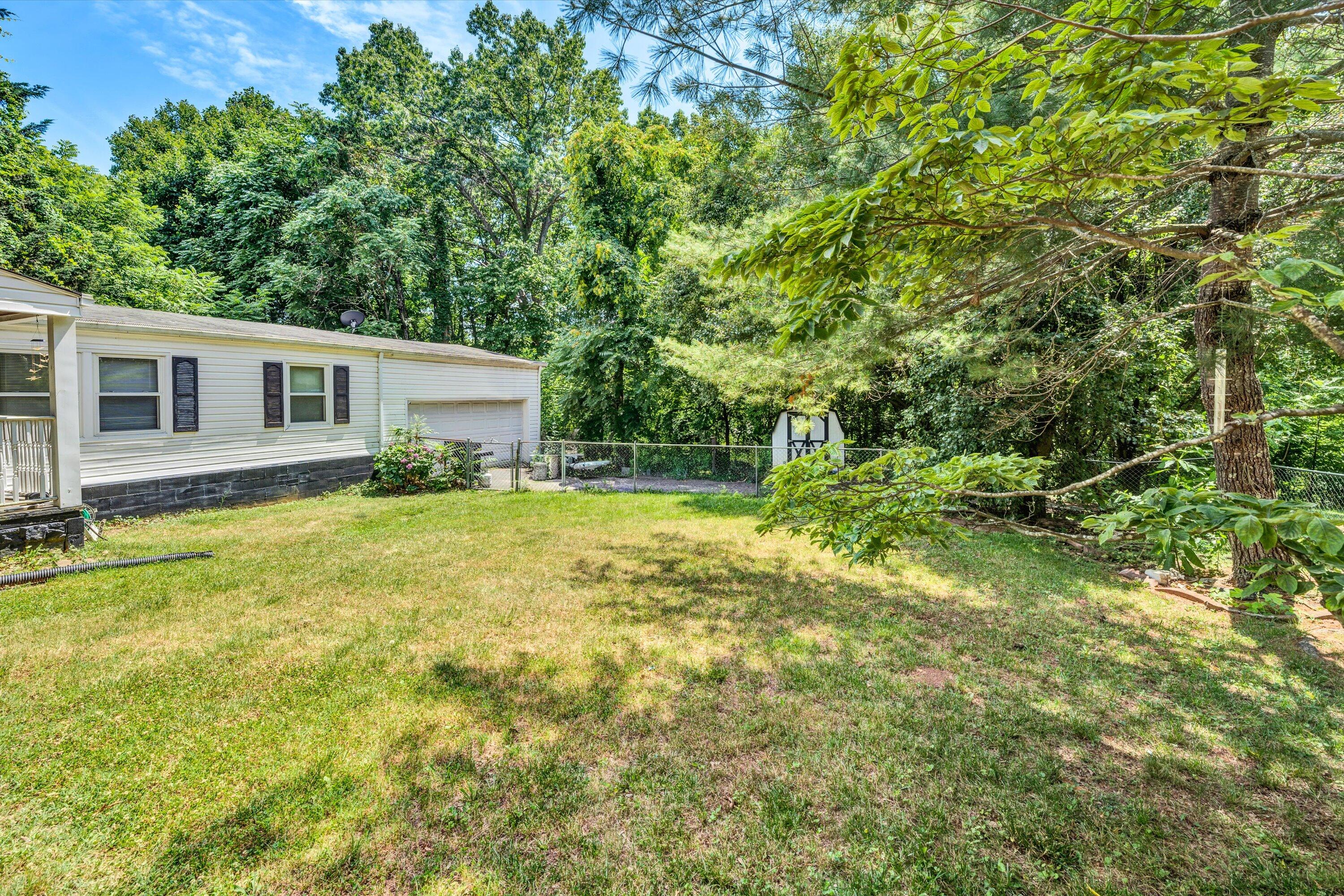 914 Givens Tyler Road Salem, VA 24153 - Photo 2 of 18 02-062020240125