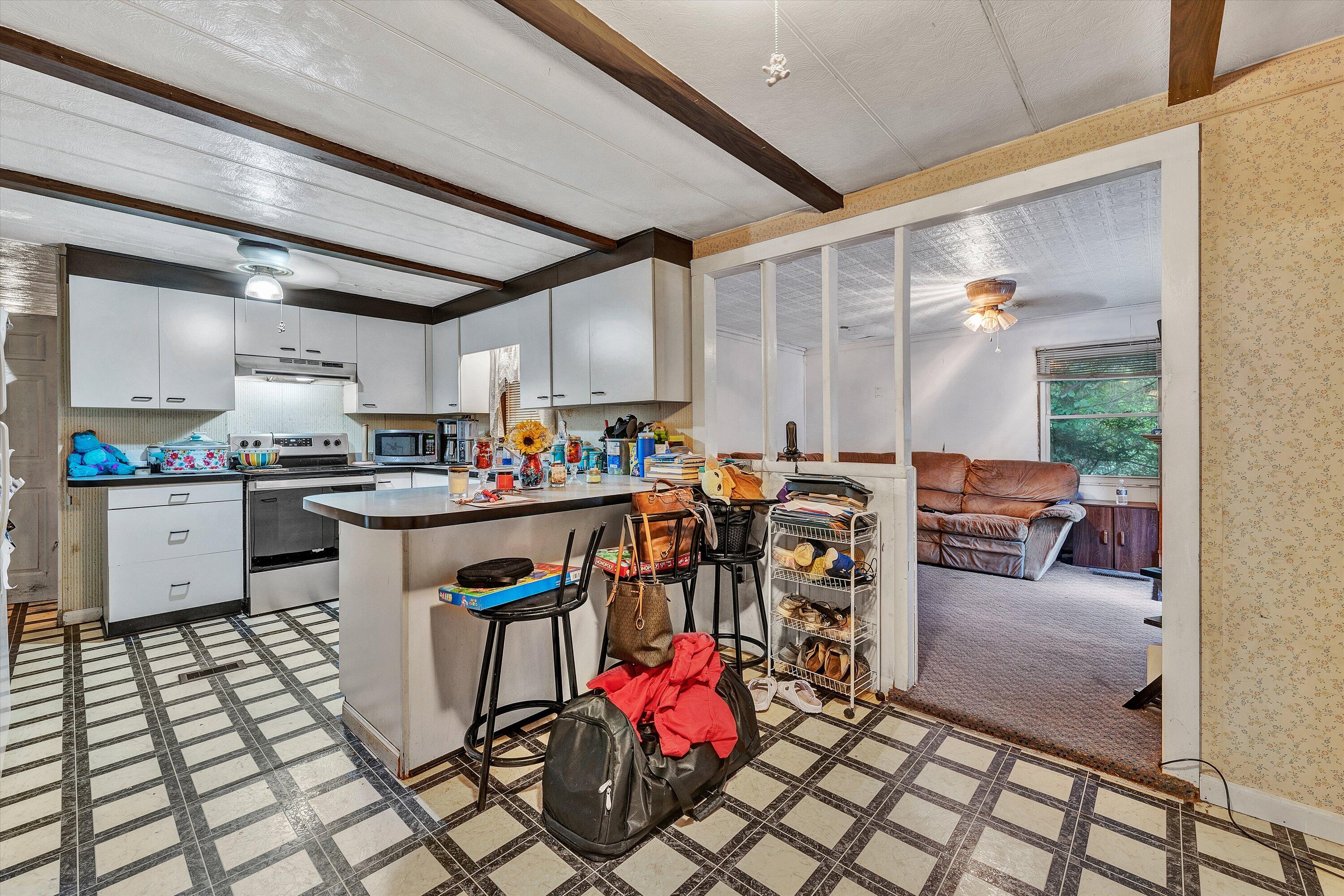 914 Givens Tyler Road Salem, VA 24153 - Photo 6 of 18 06-062020240114