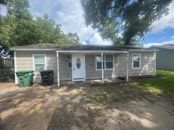 a view of a house with a yard and large tree