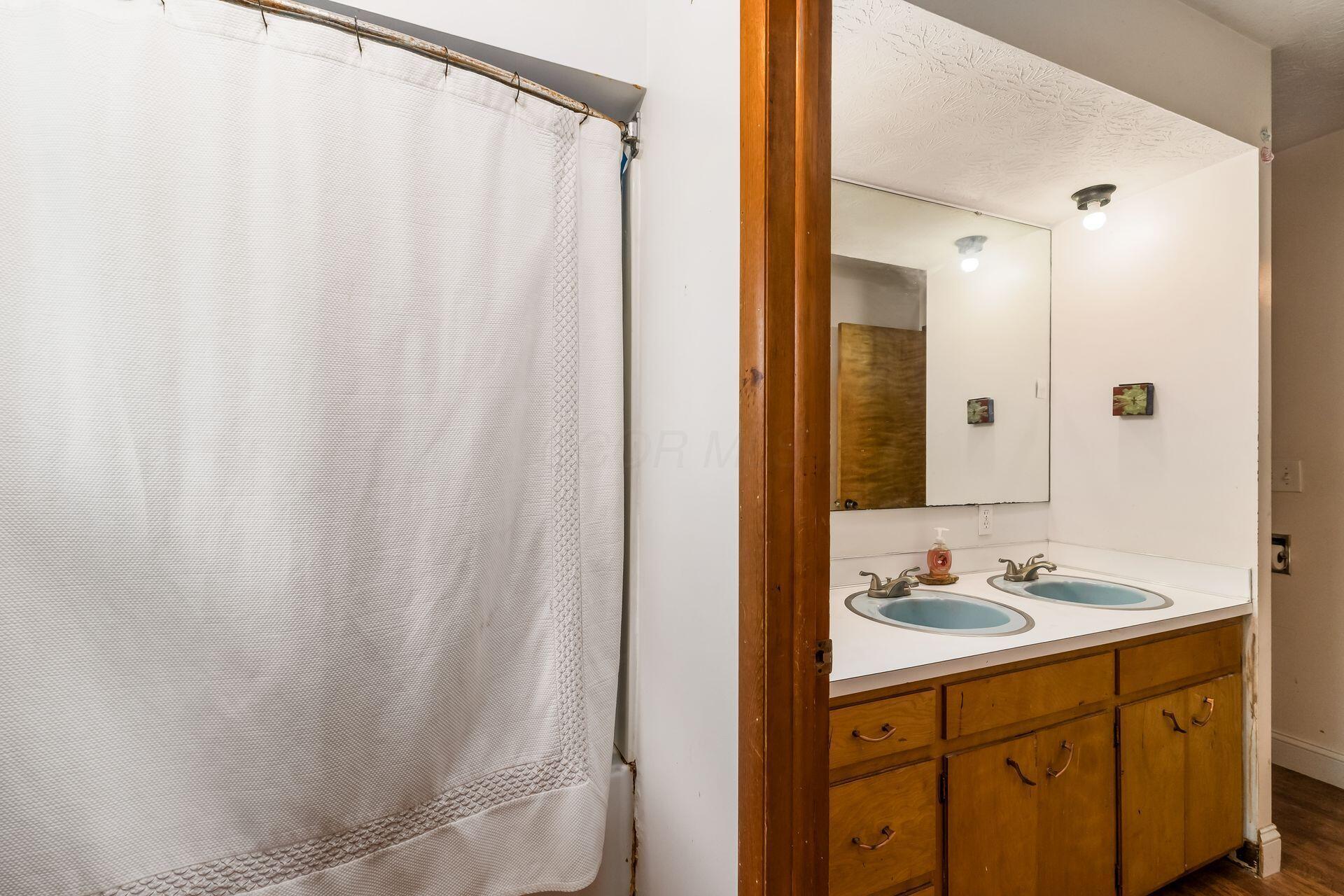 218 Blacks Road Pataskala, OH 43062 - Photo 18 of 29 MasterBath