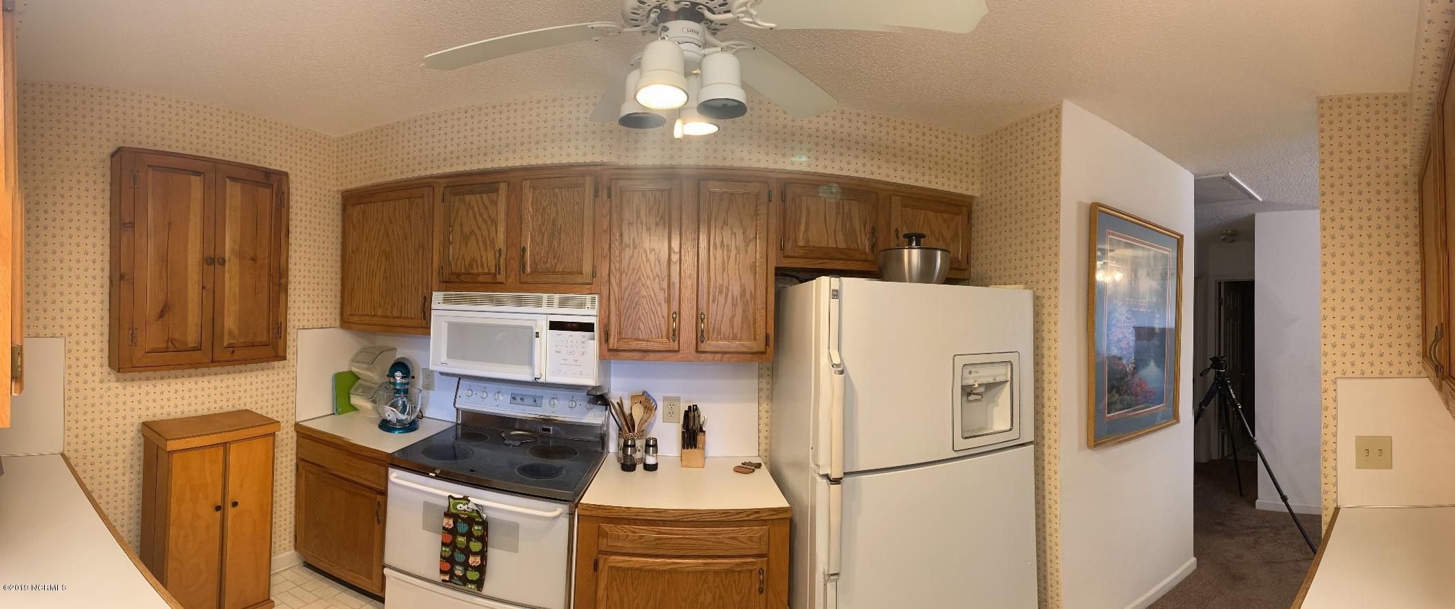 2081 Quail Ridge Road, Unit C Greenville, NC 27858 - Photo 16 of 18 180 Kitchen