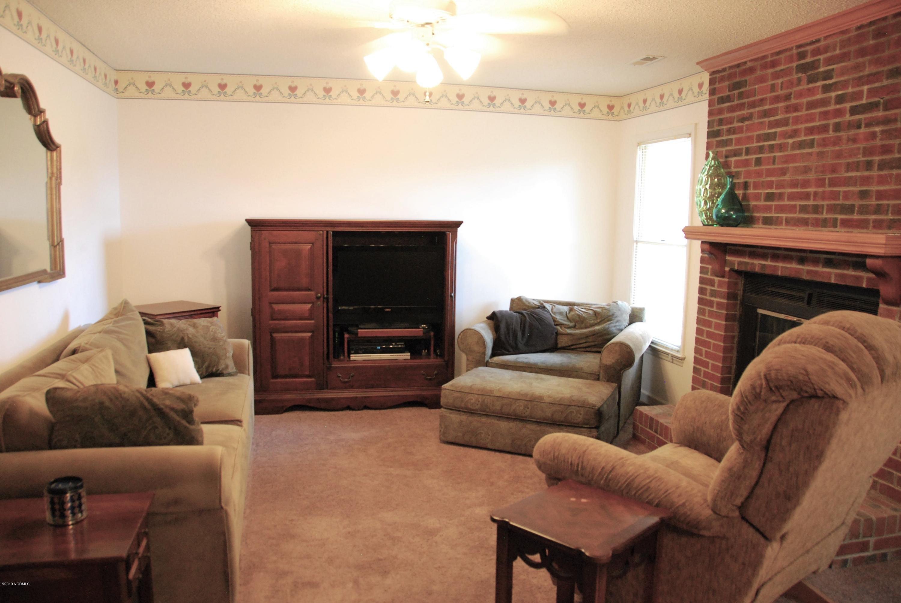 2081 Quail Ridge Road, Unit C Greenville, NC 27858 - Photo 2 of 18 DSC_9280