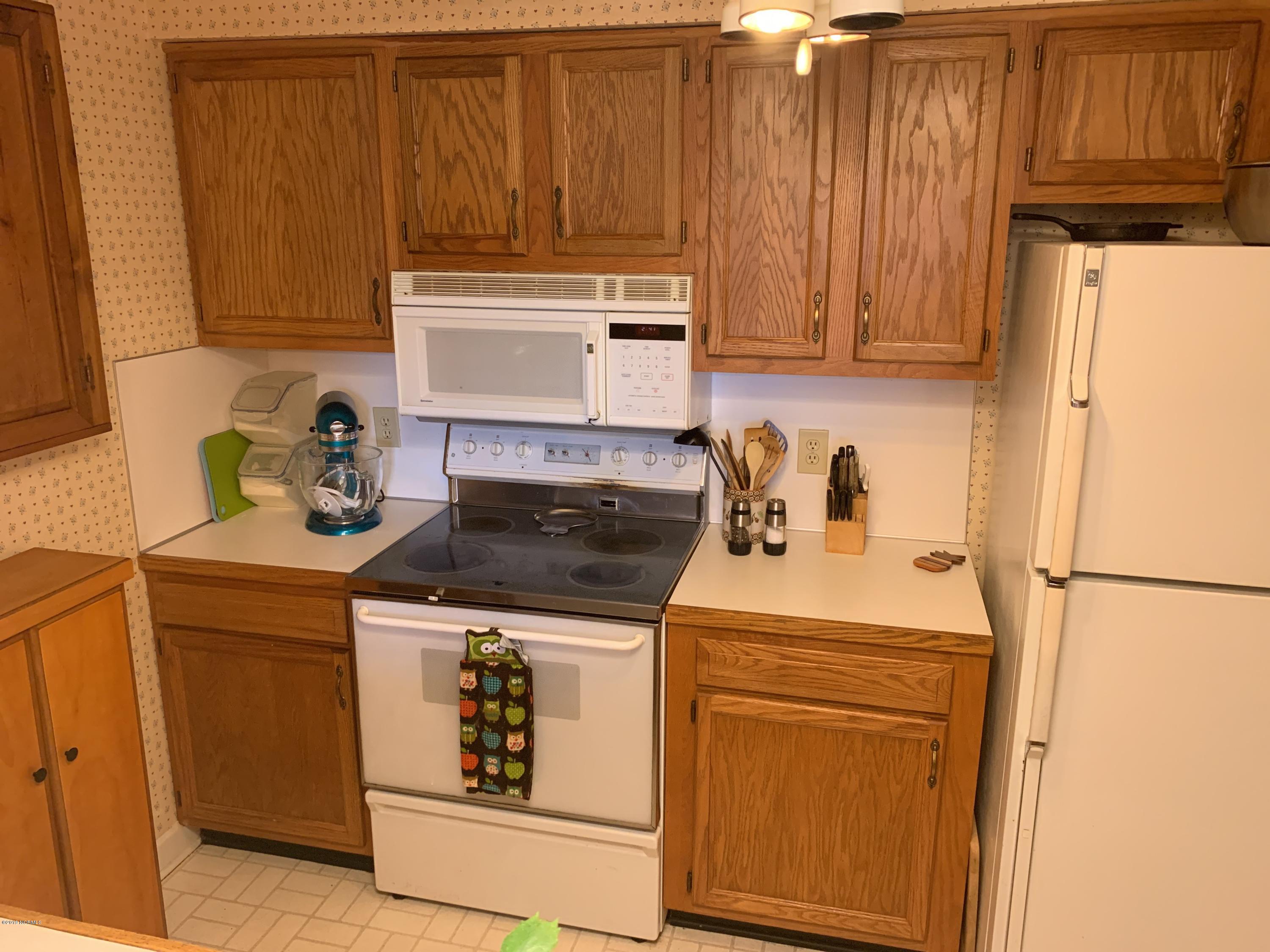 2081 Quail Ridge Road, Unit C Greenville, NC 27858 - Photo 5 of 18 IMG_4176