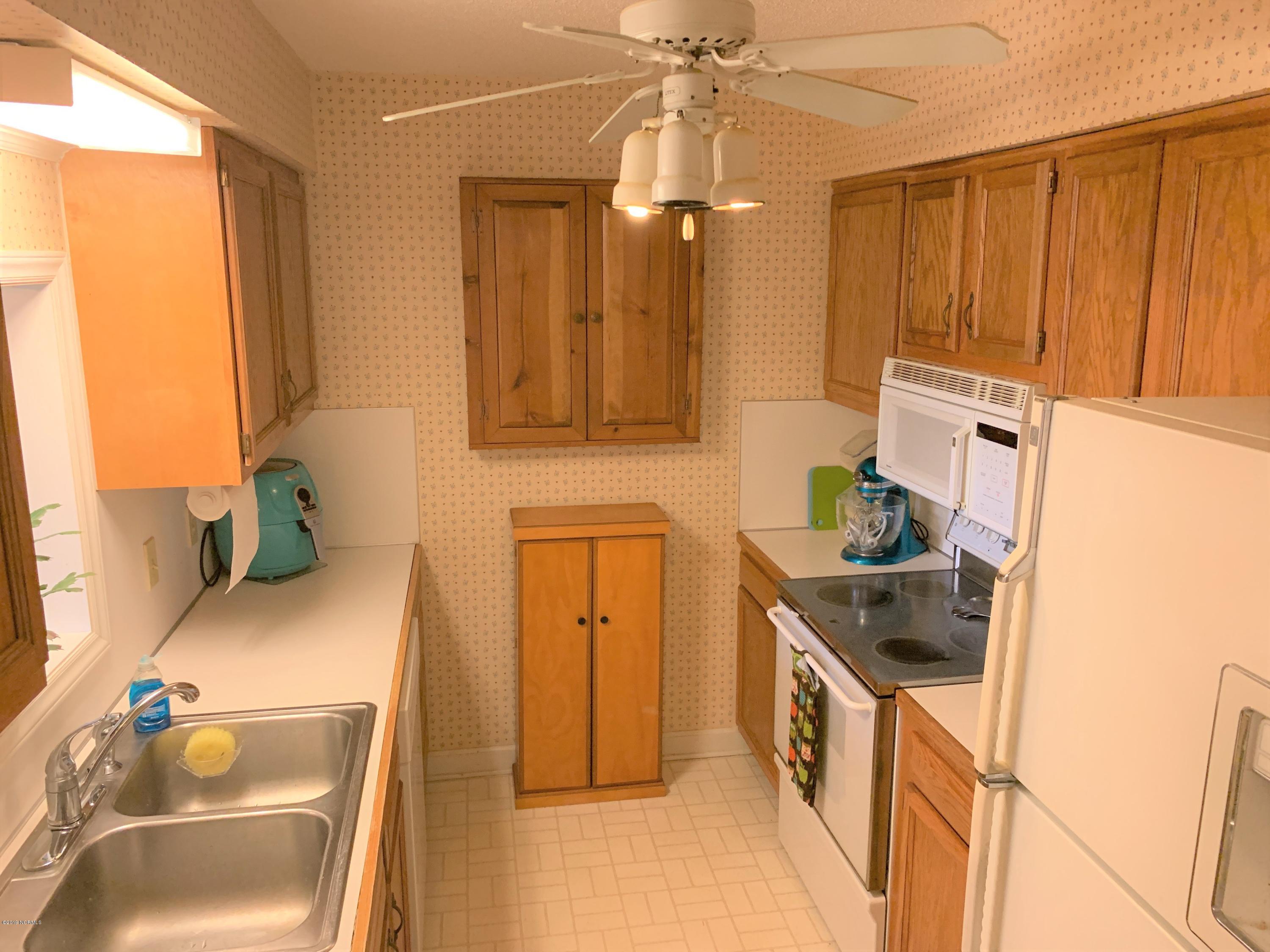 2081 Quail Ridge Road, Unit C Greenville, NC 27858 - Photo 6 of 18 IMG_4177