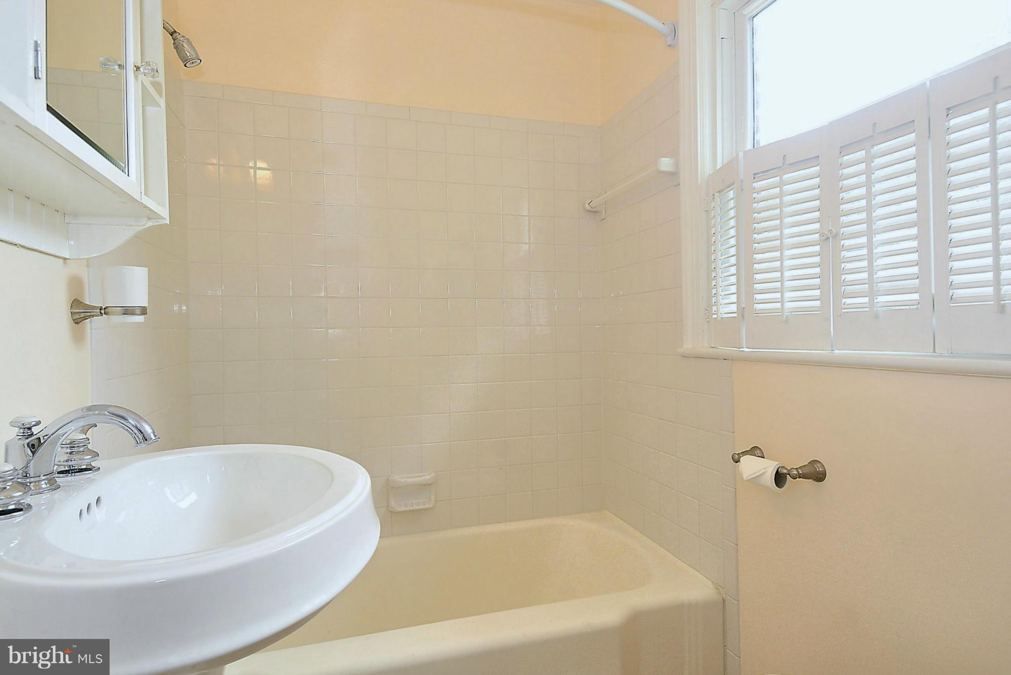 9405 Seminole Street Silver Spring, MD 20901 - Photo 17 of 25 Bath