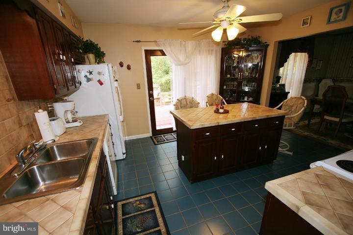 610 Rivershore Court Edgewood, MD 21040 - Photo 8 of 22 Kitchen