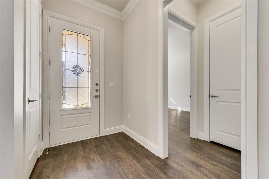 8841 Creek Run Road, Unit 403 Fort Worth, TX 76120 - Photo 2 of 26