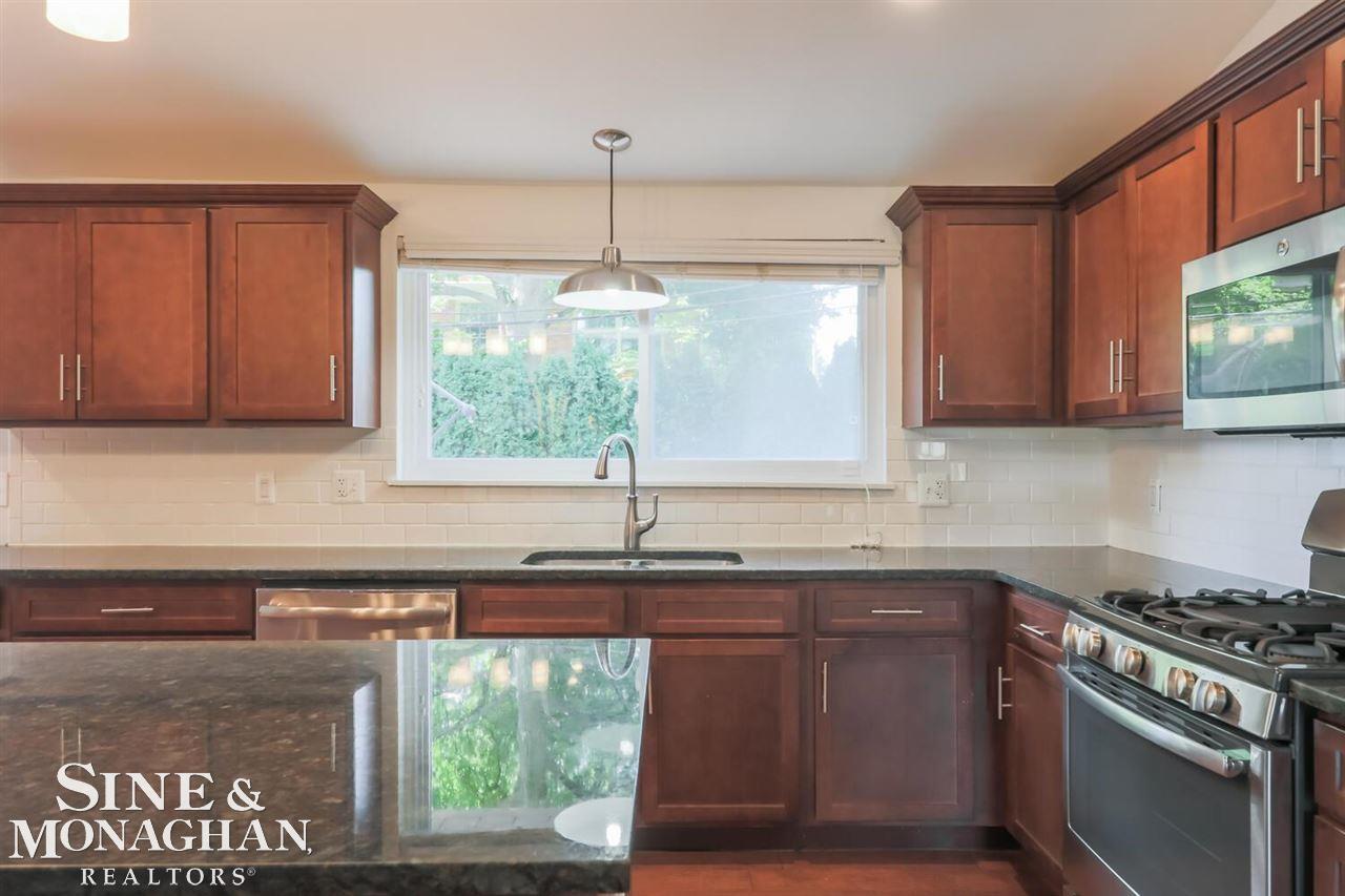 577 Cook Road Grosse Pointe Woods, MI 48236 - Photo 13 of 37