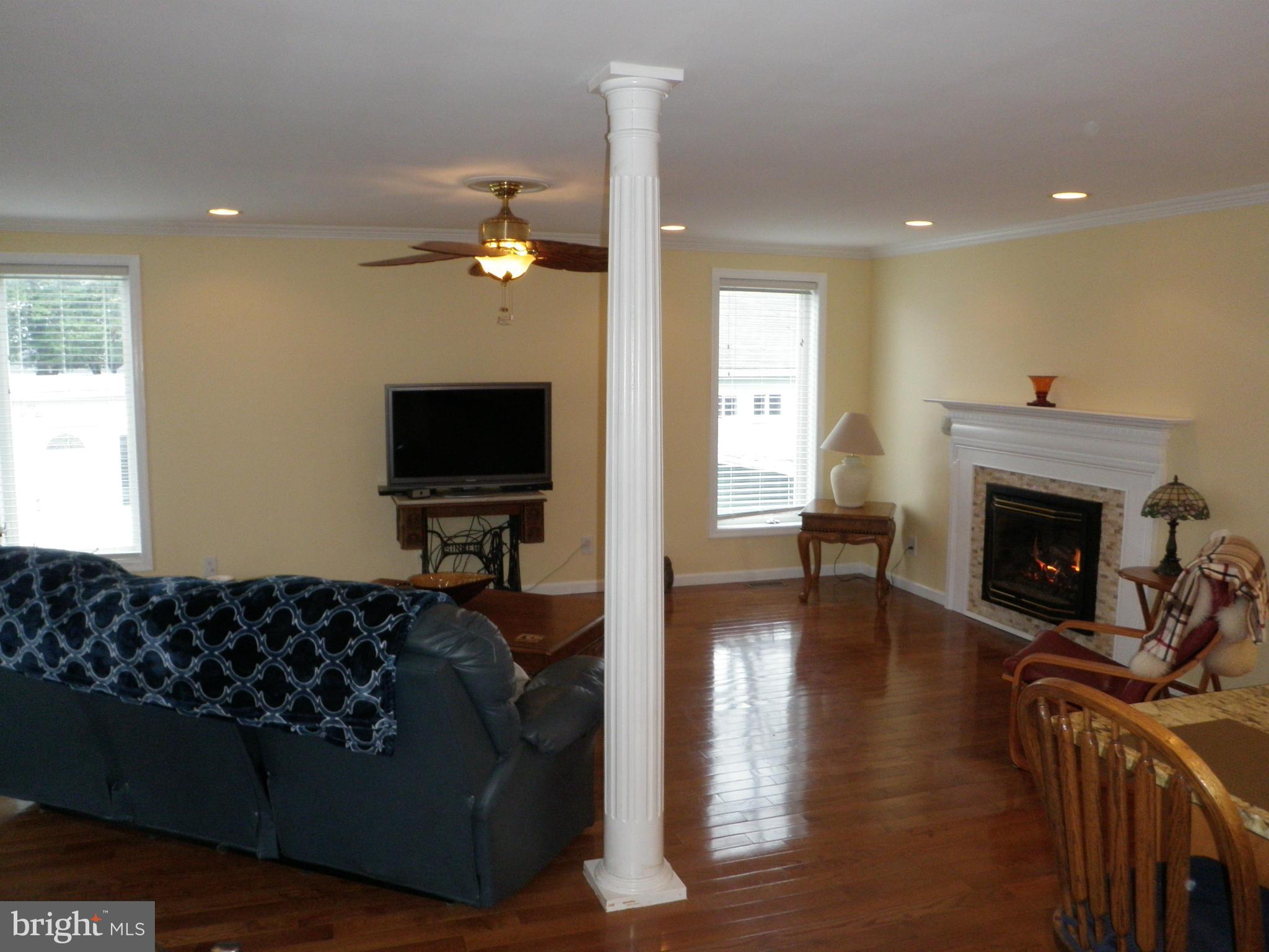 236 Twin Beach Road Pasadena, MD 21122 - Photo 3 of 30 Family Room