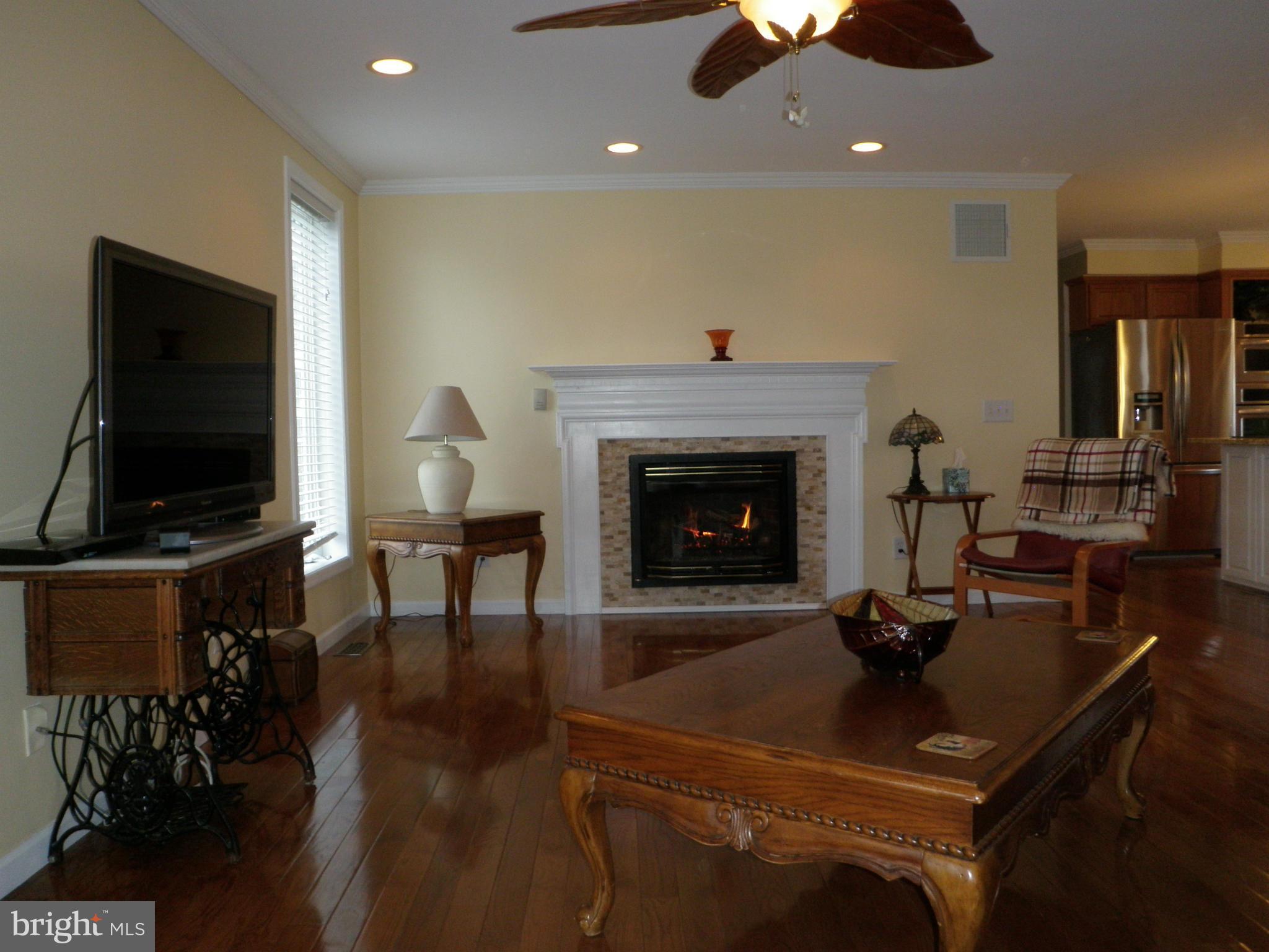 236 Twin Beach Road Pasadena, MD 21122 - Photo 4 of 30 Family Room