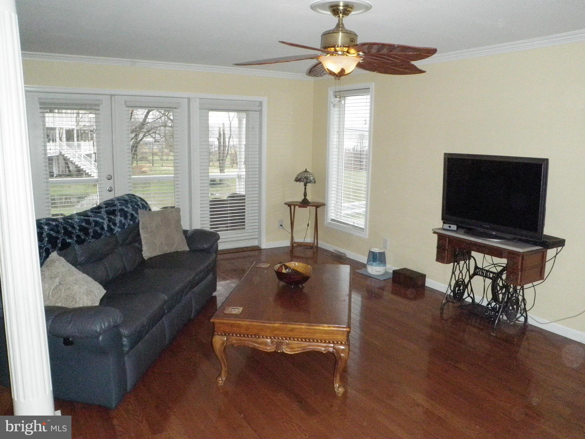 236 Twin Beach Road Pasadena, MD 21122 - Photo 6 of 30 Family Room
