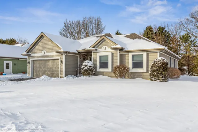 $425,000 | 2381 Shoreham Highlands Street, St. Joseph, MI 49085