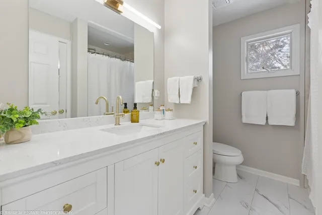 $425,000 | 2381 Shoreham Highlands Street, St. Joseph, MI 49085