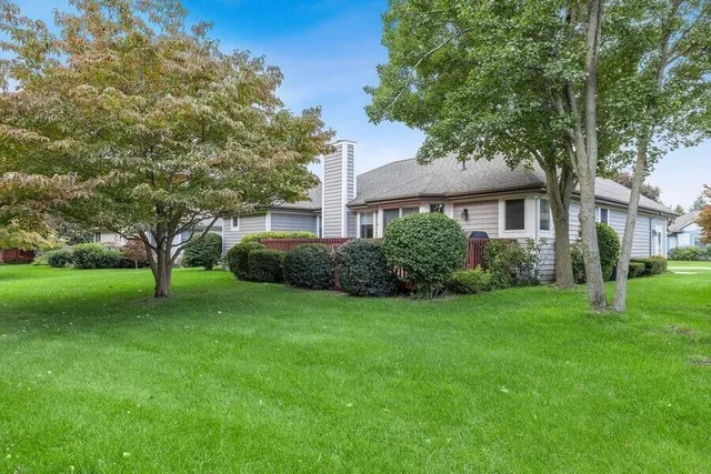 $425,000 | 2381 Shoreham Highlands Street, St. Joseph, MI 49085