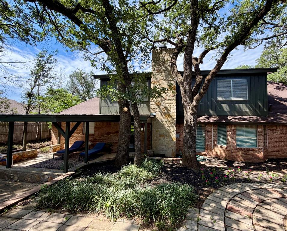 3609 Country Club Road Arlington, TX 76013 - Photo 38 of 40 a backyard of a house with barbeque oven table and chairs