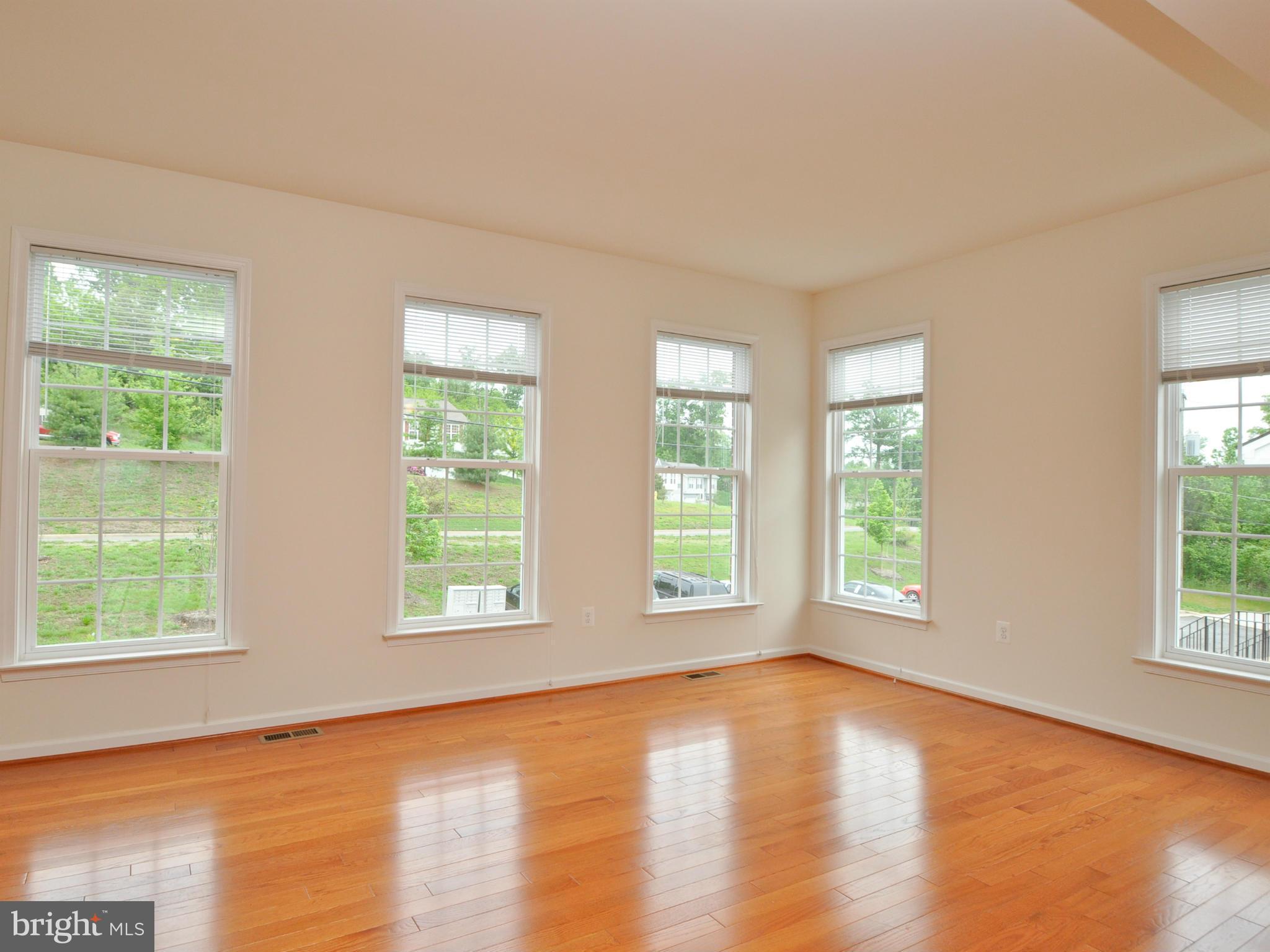 17684 Possum Point Road Dumfries, VA 22026 - Photo 7 of 26 Living Room