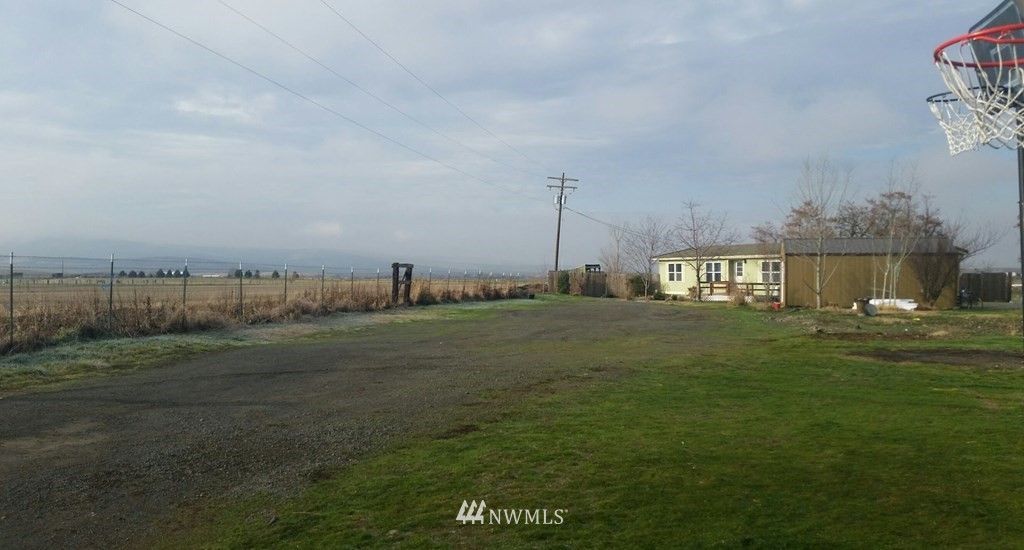 84564 Ringer Road Milton Freewater, OR 97862 - Photo 2 of 19 a view of a golf course with a lake