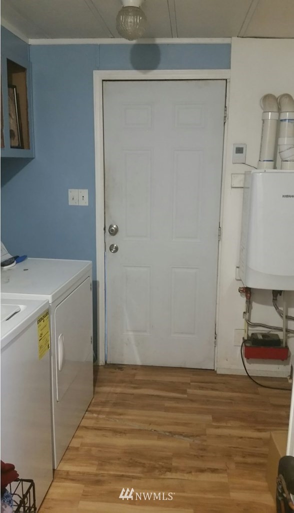 84564 Ringer Road Milton Freewater, OR 97862 - Photo 14 of 19 a room with a washer and dryer