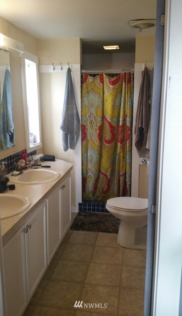 84564 Ringer Road Milton Freewater, OR 97862 - Photo 17 of 19 a bathroom with a granite countertop sink toilet and shower