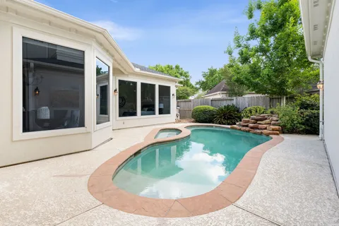 $875,000 | 70 Blooming Grove Lane, Houston, TX 77077
