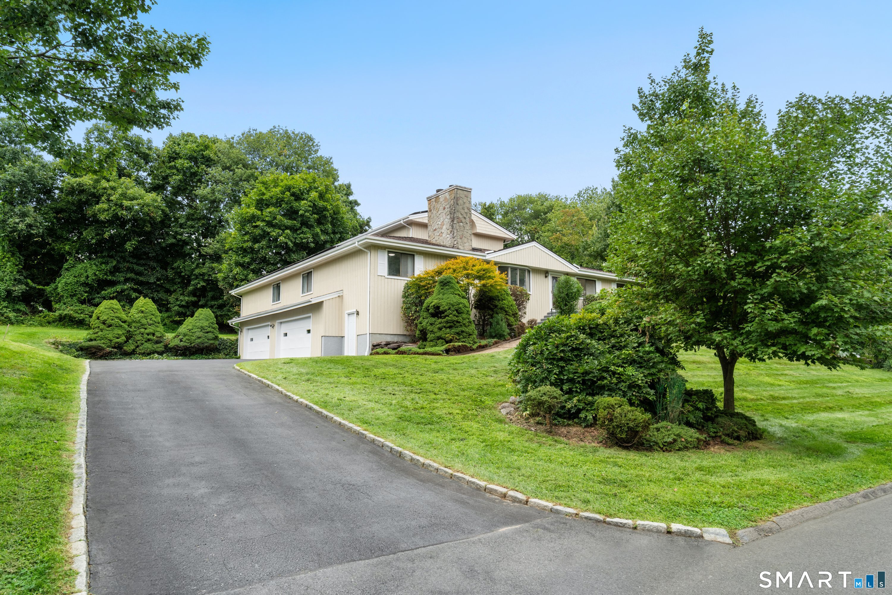 223 Sterling Road Trumbull, CT 06611 - Photo 2 of 40 Gallery Image 2