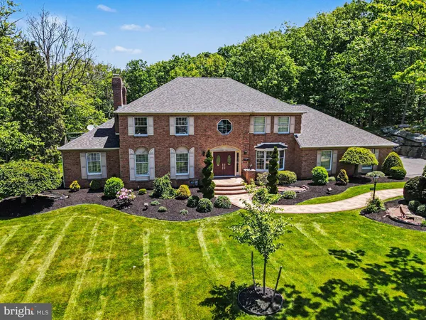 $899,000 | 911 Seybert Street, Hazleton, PA 18201