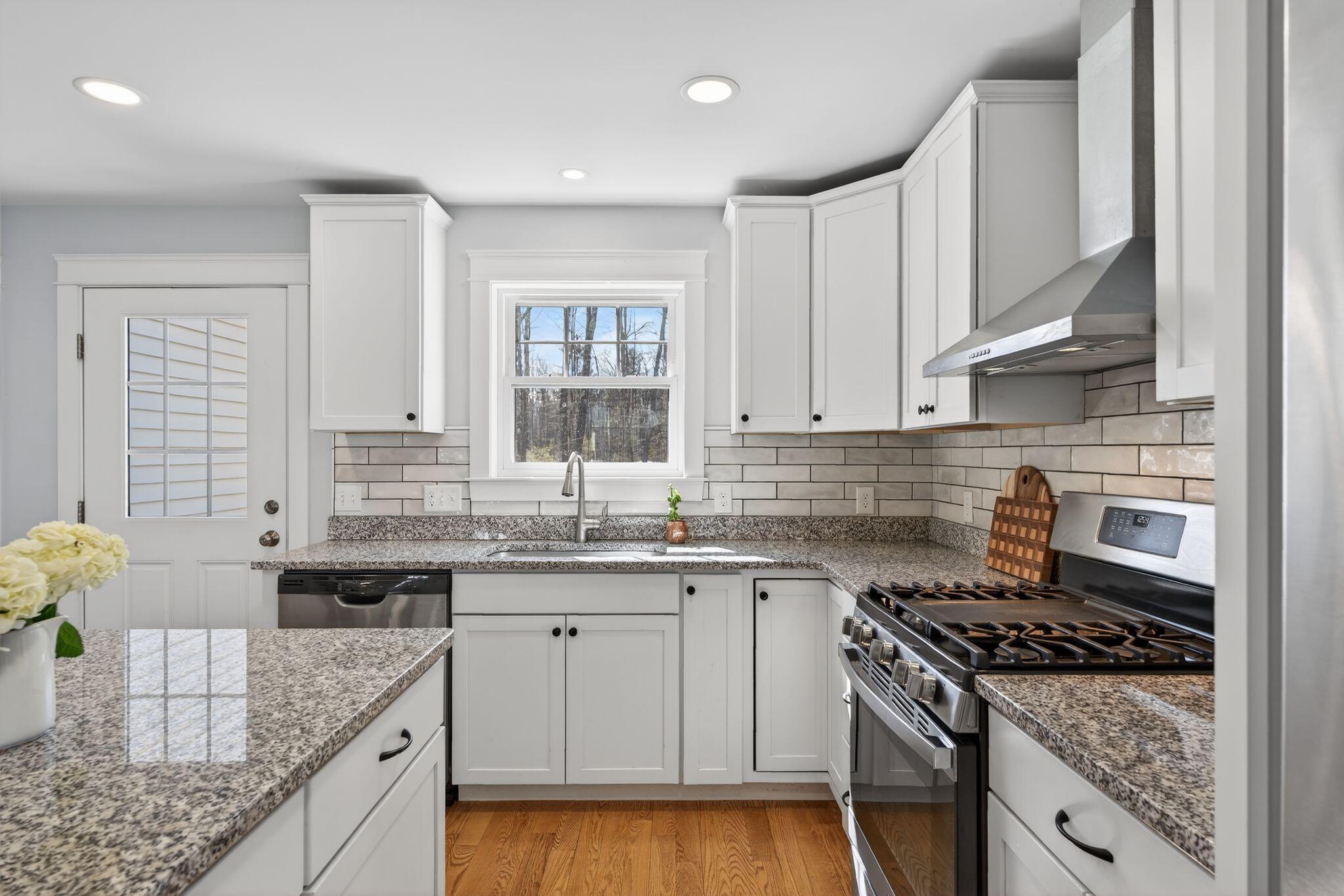 17 Webhannet Place, Unit 11 Kennebunk, ME 04043 - Photo 9 of 34 35_DSC07848