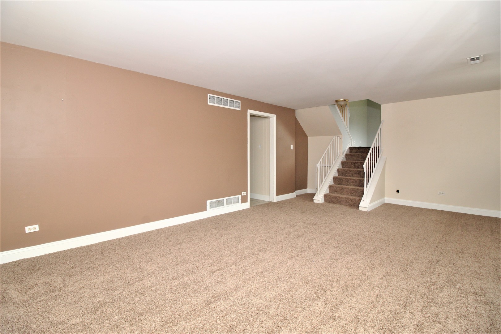 5178 Bellaire Road Oak Forest, IL 60452 - Photo 3 of 11